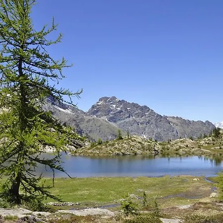 Stunning Panoramic Views From Modern Two Bedroom Aosta
