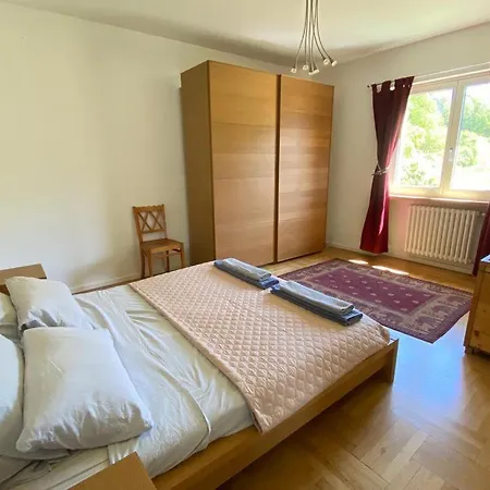 Stunning Panoramic Views From Modern Two Bedroom Apartment *